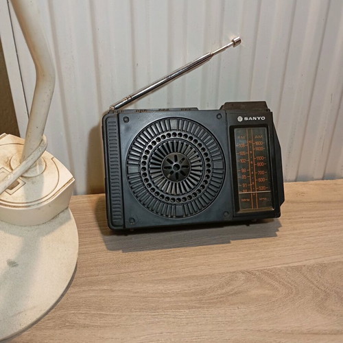 Collectible FM radio used, medium size, fully functional