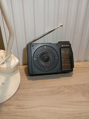Collectible FM radio used, medium size, fully functional