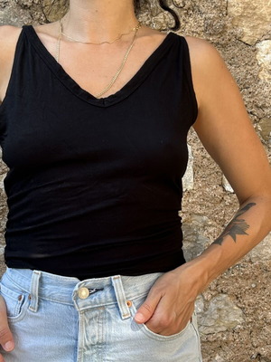 Y2K Μαύρο Tank Top με V Λαιμόκοψη και Χιαστί Πλάτη Σαν Καινούργιο