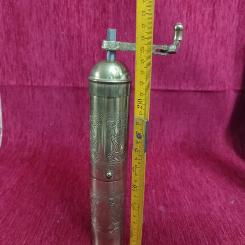 Large brass mill used in very good condition