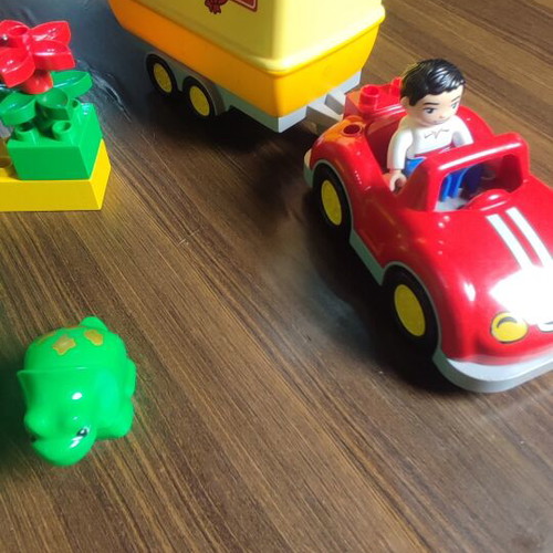 Lego Duplo Dinosaurs with Car and Trailer, like new, 30 pieces