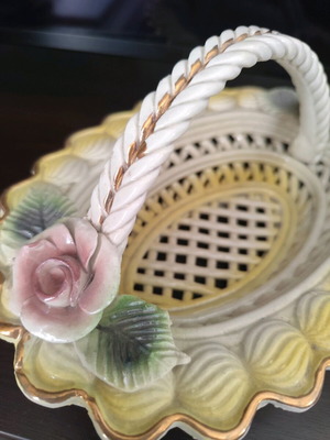 Porcelain baskets like new, set of two
