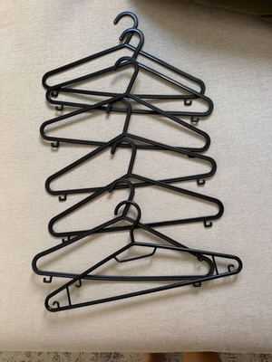 Set of 7 black hangers like new