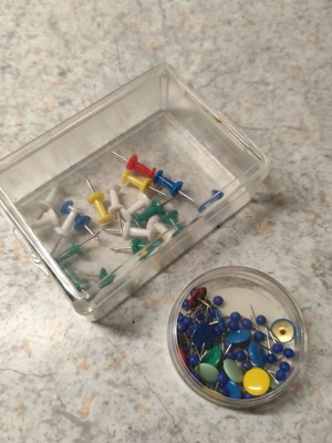 Pushpins like new