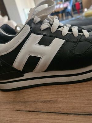 Hogan leather sneakers used, black and white, size 37.5