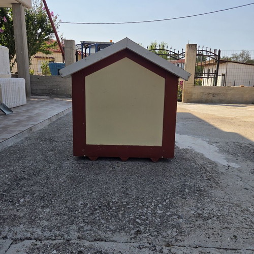 Dog kennel made of panels