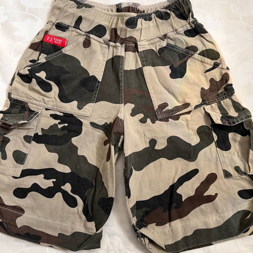 Bermuda shorts small size with military pattern like new, beige and brown