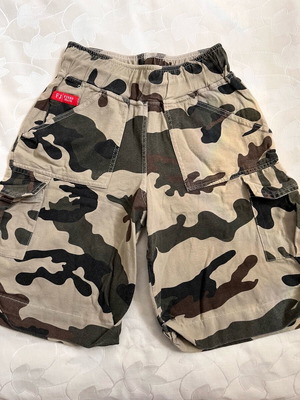 Bermuda shorts small size with military pattern like new, beige and brown