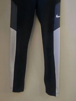 Nike клин за момичета като нов, черно и бяло, размер 134 см