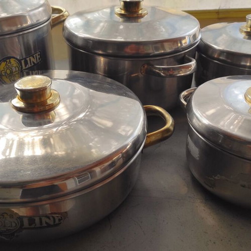 Stainless Steel 18/10 Pots Coldline Set Like New