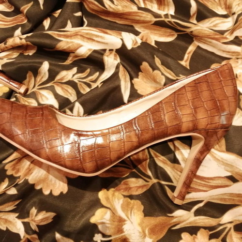 Brown croco imitation pumps new, size 40