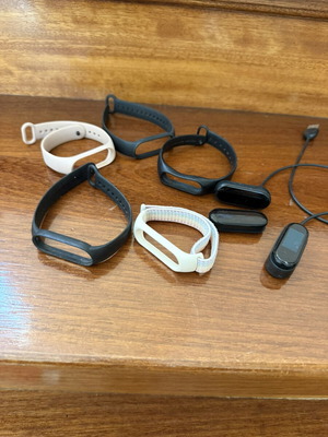 Smartwatches used, set of 3 with 5 straps and 2 chargers