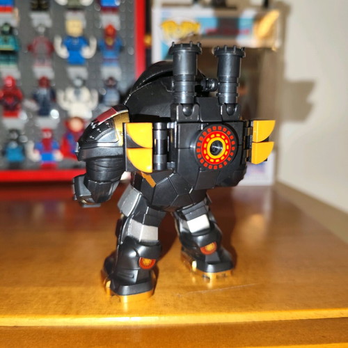 Black-Gold Hulkbuster like new, Iron Man Model 42 figure