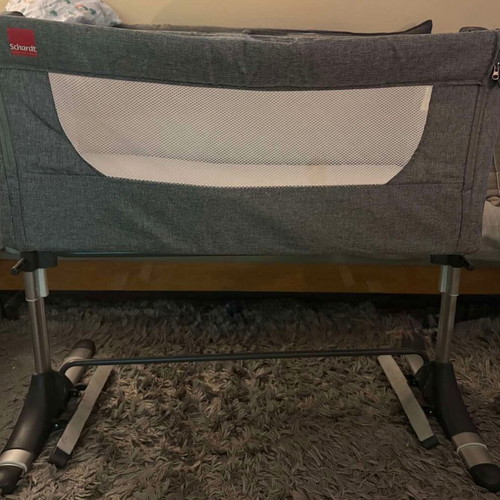 Schardt Joy Baby Crib like new with mattress and bed connection system
