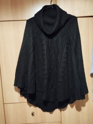 Black winter poncho H&M like new