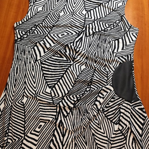 Elastic dress with geometric pattern size L like new
