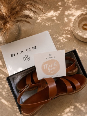 Envie sandals like new, tan color, size 40