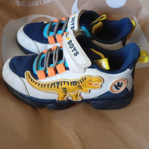 Bull Boys No30 athletic shoes used, light-up dinosaur eye