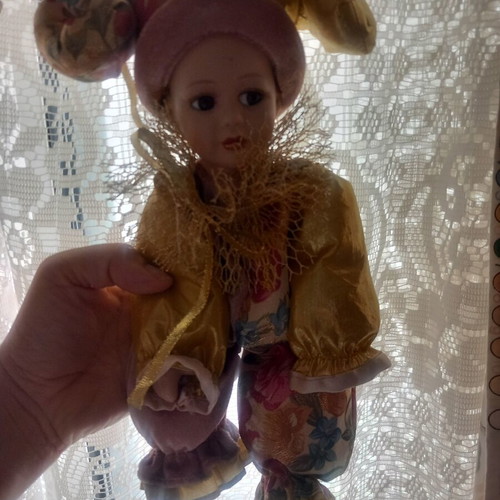 Porcelain doll used with bendable legs