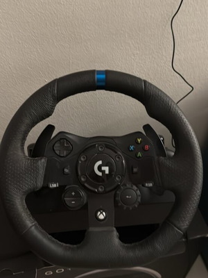 Logitech G923 racing wheel for Xbox and PC, like new with box