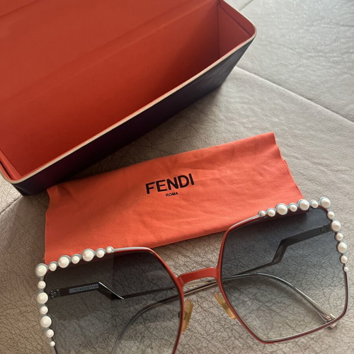 Fendi sunglasses new, silver color
