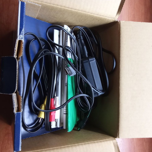 Sony DCR DVD 406 E video camera from 2000 like new