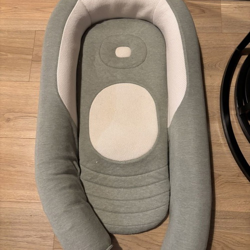 Inglesina Balance Green baby nest like new