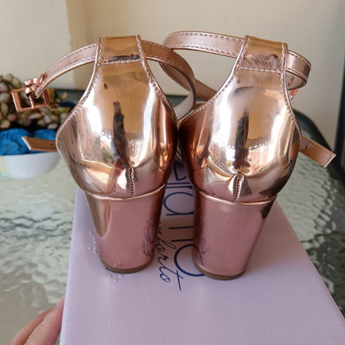 Beira Rio gold platform sandals size 39 like new