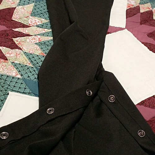 Black pants like new with buttons at the hem