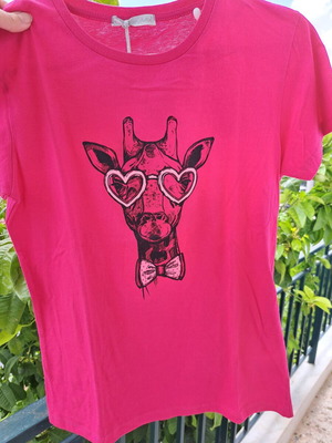 Women's t-shirt size Small with fuchsia print