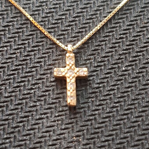 Gold cross and chain 14 carat like new, 46 cm length