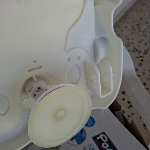 Baby Bath Chair with Suction Cup like new, from 6 months and up