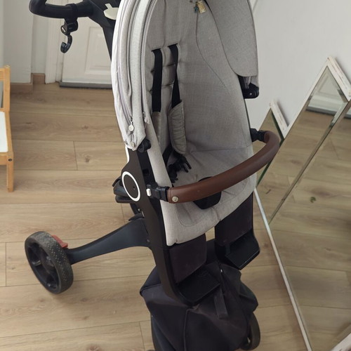 Stokke Xplory V6 Grey stroller and IZi Sleep BeSafe car seat used