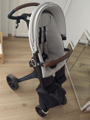 Stokke Xplory V6 Grey stroller and IZi Sleep BeSafe car seat used