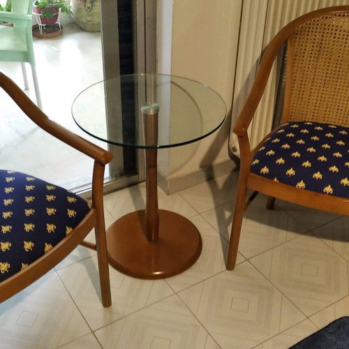 Glass coffee table used in excellent condition
