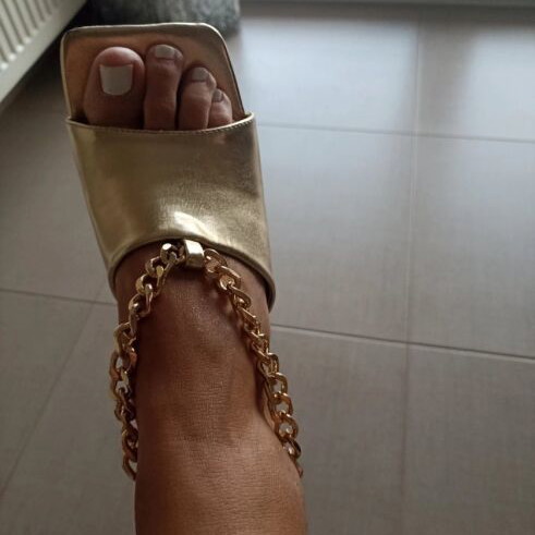 Mules gold like new with chain and low heel