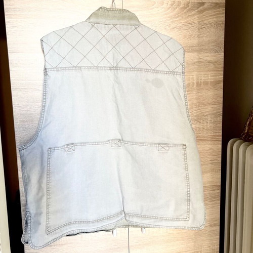 Men's vest large used with many pockets and wear