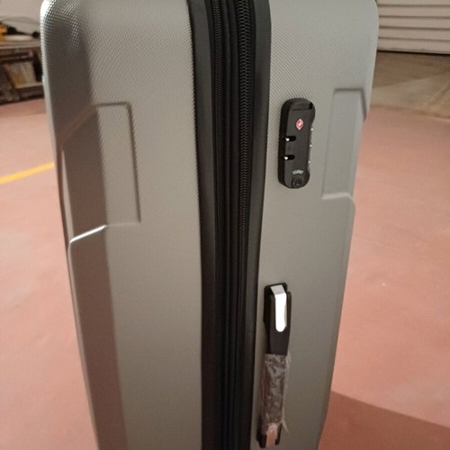 Large suitcase. 82×48×33 cm.