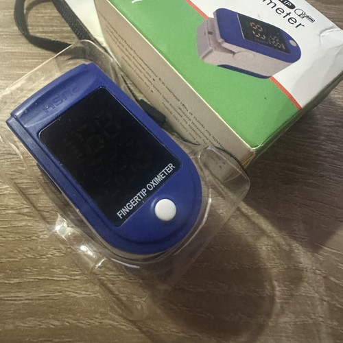 Digital fingertip pulse oximeter for oxygen and pulse measurement