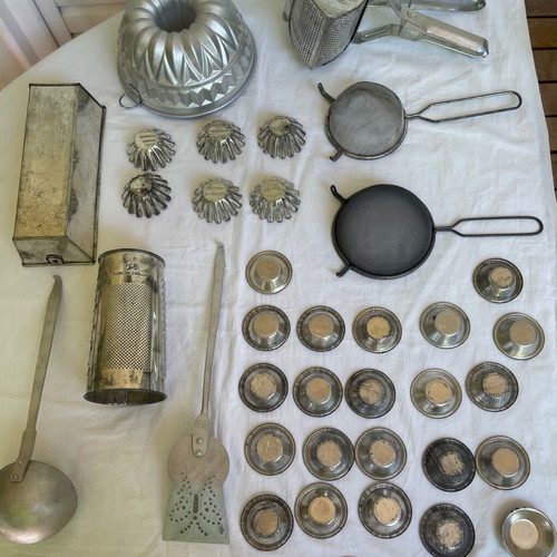 Set of used vintage kitchen items