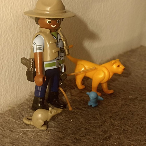 Playmobil figure no20 boys The Gamekeeper like new