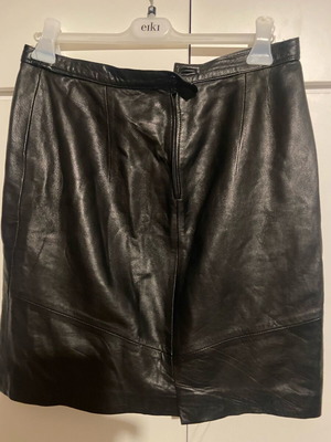 Leather skirt black, like new, size L