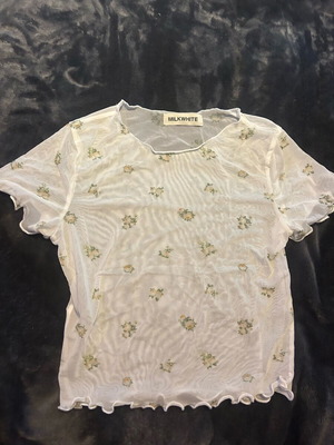 Milkwhite sheer short-sleeve top with flowers like new