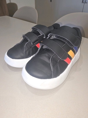 Παιδικά παπούτσια Adidas VS Switch 3 K FY9195 σε άριστη κατάσταση μέγεθος 27