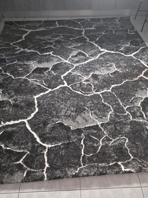 Modern living room rug 230x270 cm like new, marble crack design