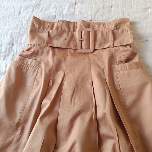 H&M High-Waisted Balloon Skirt with Belt and Pockets like new, beige