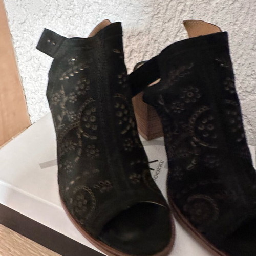 Alpe women's handmade sandals like new, size 41, black