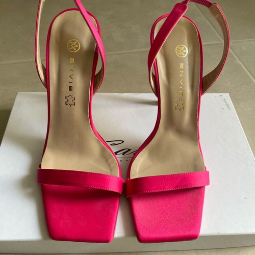 Envie Shoes pink satin sandals like new, size 39