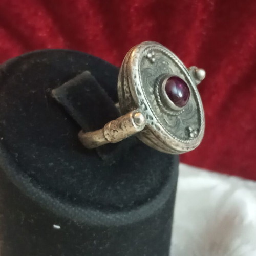 Silver 925 ring with garnet used, size 53