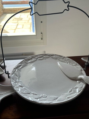 Ceramic serving set new with sea theme, platter and 4 small plates